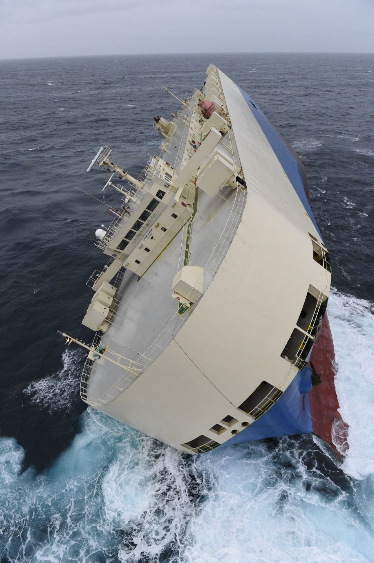 Modern ship. Тонущий корабль. Грузовой корабль. Морское судно. Корабли современные.