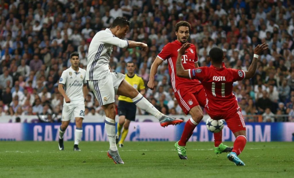 Munchen vs madrid. Противостояние Реал и Бавария. Real Madrid vs Bayern Munich. Bavariya real Madrid Semi Final. Real Bayern referee.