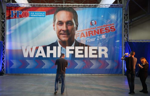 2017-10-15T143446Z_132015323_UP1EDAF14HXPB_RTRMADP_3_AUSTRIA-ELECTION