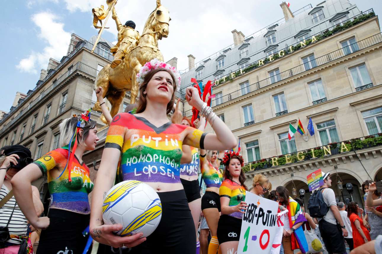 2018-06-30T162639Z_814325334_RC1934692AB0_RTRMADP_3_GAY-PRIDE-PARIS