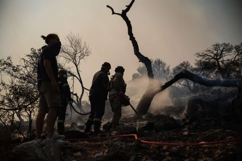 Πυρκαγιές: Χωρίς ενιαίο ενεργό μέτωπο την Πέμπτη – Σε επιφυλακή για αναζωπυρώσεις λόγω ακραίων συνθηκών καύσωνα