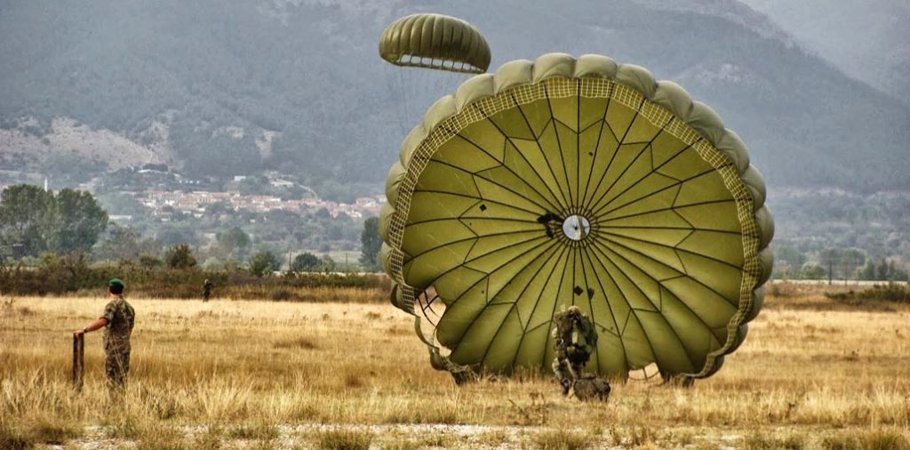 Επεισόδιο με πυροβολισμούς στη Β’ Μοίρα Αλεξιπτωτιστών: Υπαξιωματικός άνοιξε πυρ και κρατούσε όμηρο τον διοικητή του