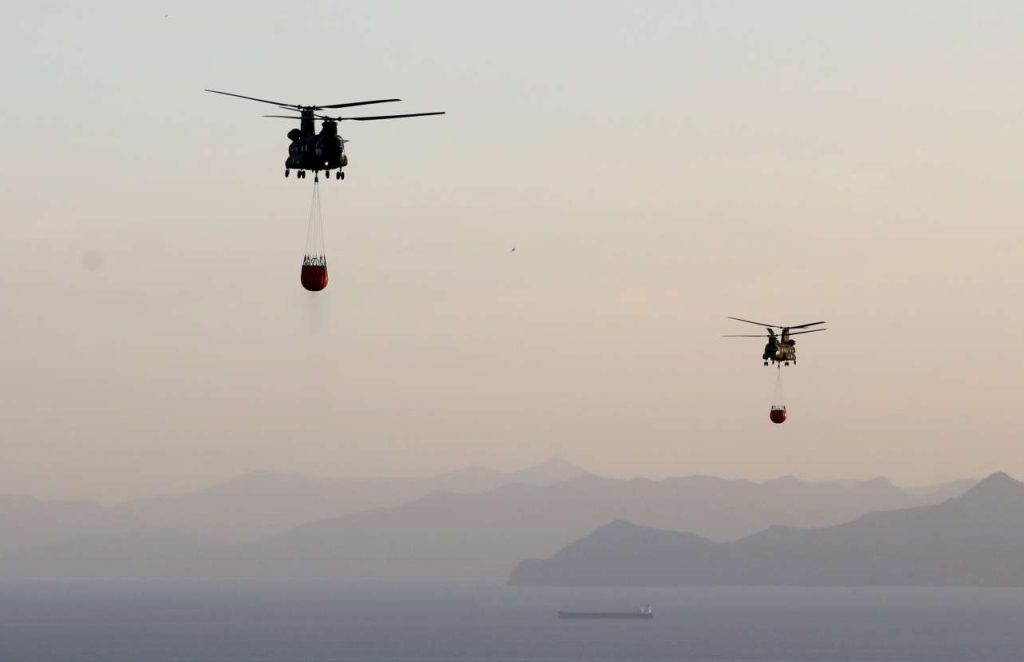 Η μάχη της κατάσβεσης: Βίντεο μέσα από το πιλοτήριο Σινούκ