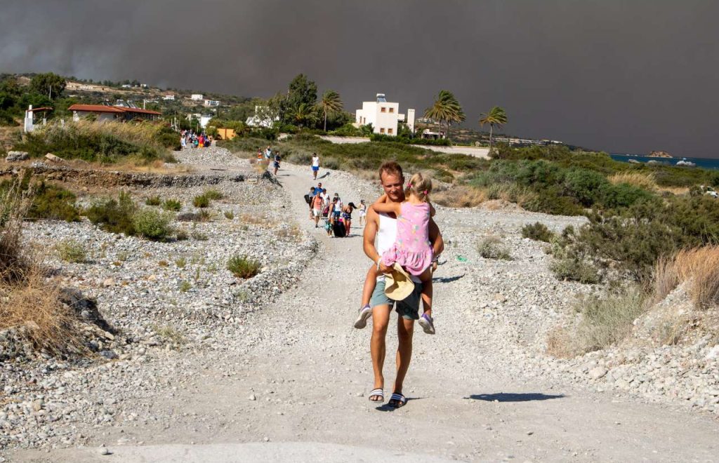 Ακυρώσεις πτήσεων και τουριστικών πακέτων για Ρόδο