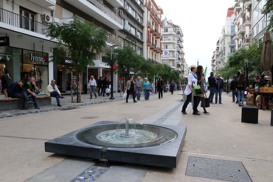 Δίωξη για θανατηφόρα βαριά σκοπούμενη σωματική βλάβη σε βάρος του διανομέα που γρονθοκόπησε 50χρονο