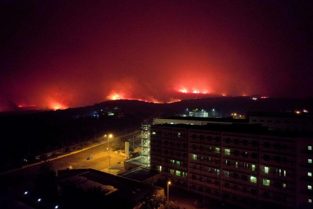 Εκκενώθηκε το νοσοκομείο της Αλεξανδρούπολης – σε πλοίο μεταφέρθηκαν δεκάδες ασθενείς