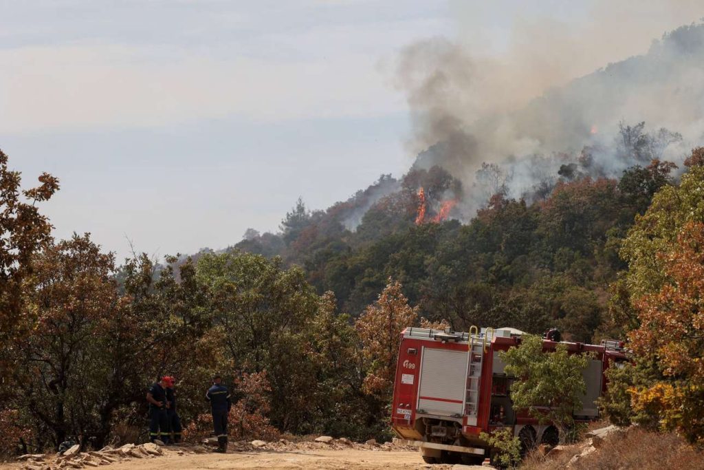 Εκτός ελέγχου τα μέτωπα της φωτιάς στον Εβρο – Νέες εκκενώσεις οικισμών