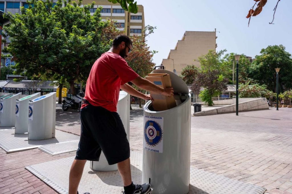 Δήμος Αθηναίων: 350 συστήματα βυθιζόμενων κάδων άρχισαν να τοποθετούνται στην πόλη