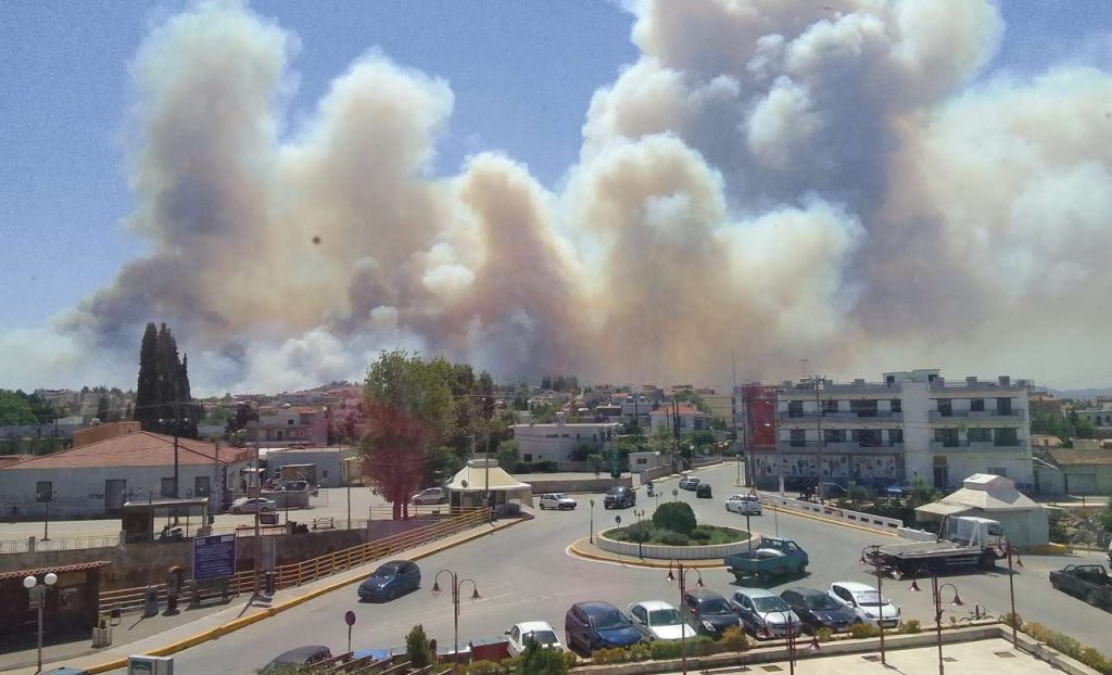 Μεγάλη φωτιά και στα Ψαχνά Ευβοίας – μήνυμα του 112 για εκκένωση οικισμών