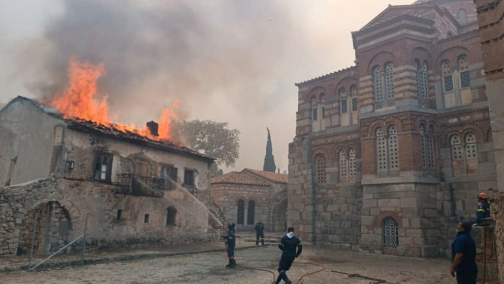 Σώθηκε η ιστορική Μονή του Οσίου Λουκά