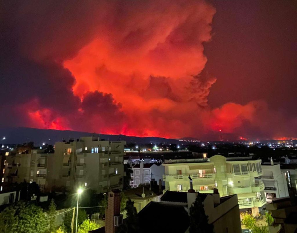 Φωτιά στον Εβρο: Εκκενώνεται το νοσοκομείο Αλεξανδρούπολης – Νεκρός άνδρας στη Λευκίμμη