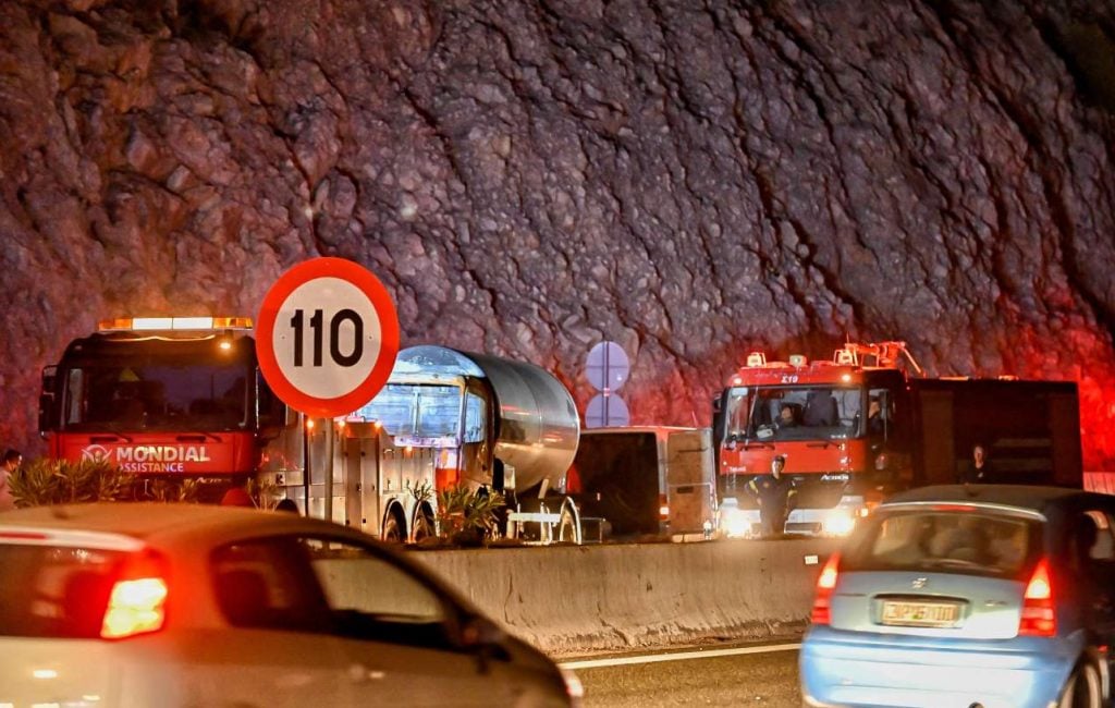 Εισαγγελική έρευνα για τη φωτιά στο βυτιοφόρο και το κλείσιμο της Αθηνών – Κορίνθου