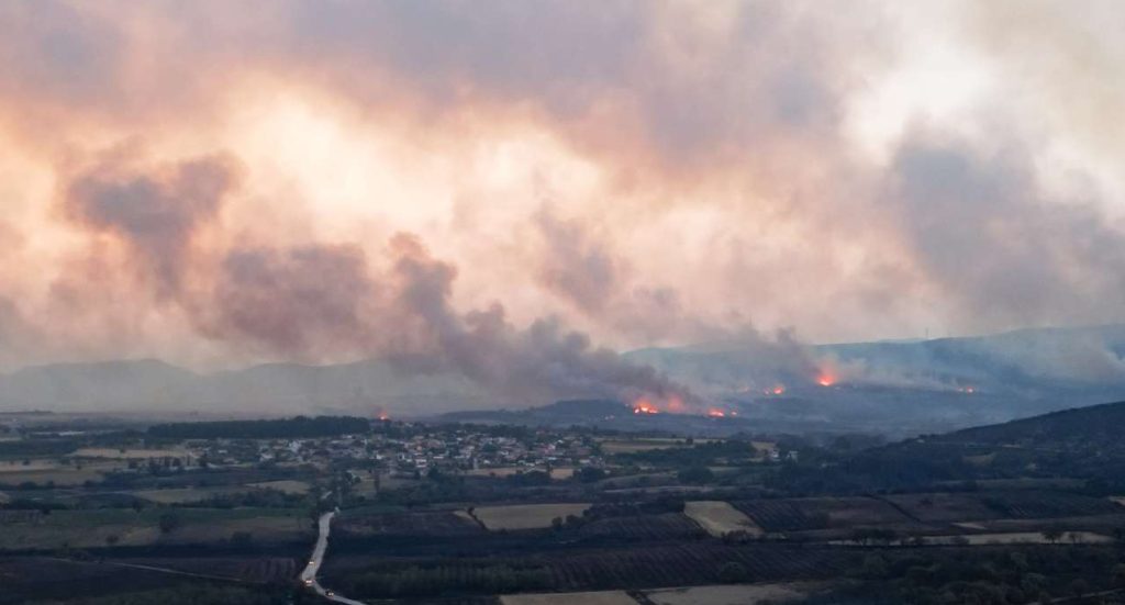 Συναγερμός για τις πυρκαγιές: Εκτακτη διυπουργική σύσκεψη – τι έχει συμβεί ως τώρα σε Εβρο, Ευβοια και Βοιωτία