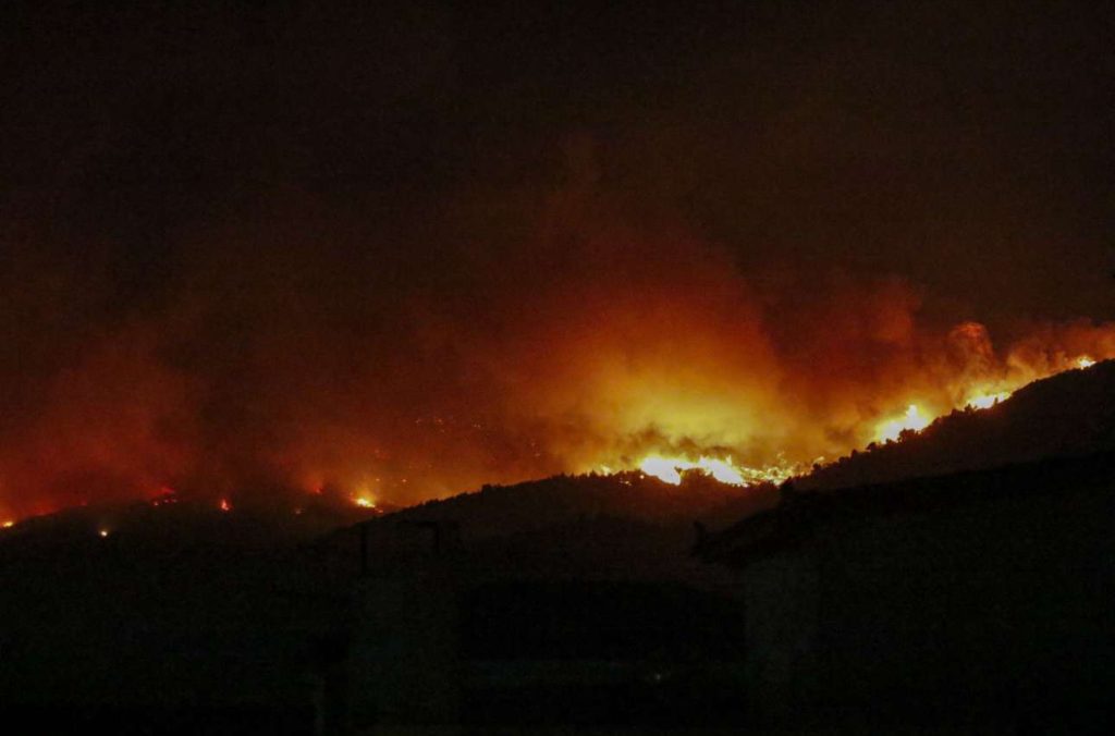 Η πορεία της φωτιάς στην Πάρνηθα μέσω του Timelapse του Meteo