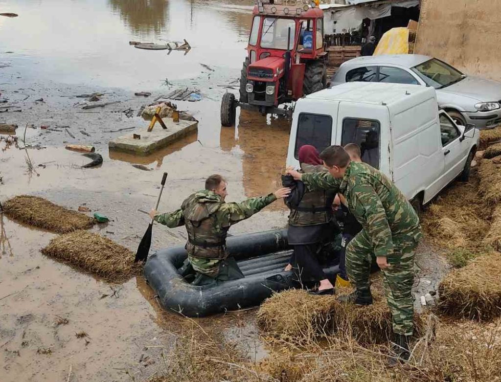 Στον Παλαμά Καρδίτσας ο Στρατός – Γιατί δεν επιχειρούν ακόμη τα εναέρια μέσα