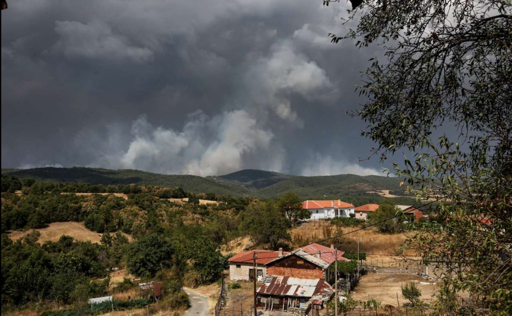 Φωτιά στον Εβρο: Εκκενώνεται για δεύτερη φορά η Λευκίμμη