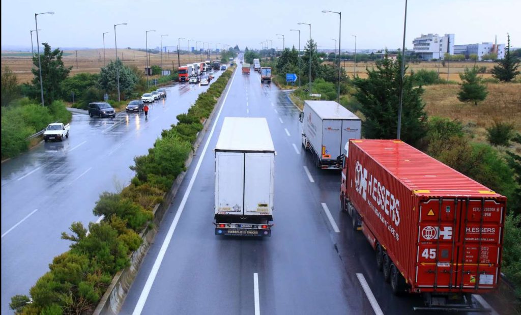 Η Ελλάδα κόπηκε στα δύο: Εκλεισε η Εθνική Οδός λόγω των πλημμυρών