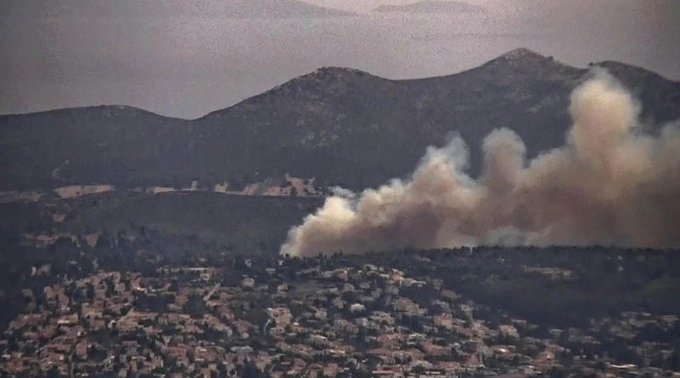 Φωτιά στη Σταμάτα – στην περιοχή πνέουν ισχυροί άνεμοι