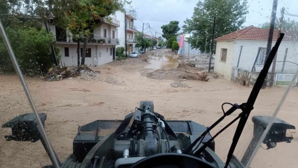 Δένδιας – Φλώρος: Οι Ενοπλες Δυνάμεις στο πλευρό των πληγέντων της Daniel