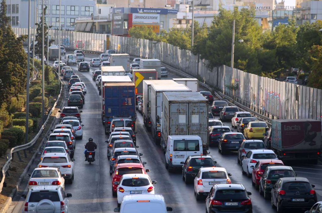 Περιπολίες από την Τροχαία και μόνιμα γερανοφόρα για την αποσυμφόρηση στον Κηφισό