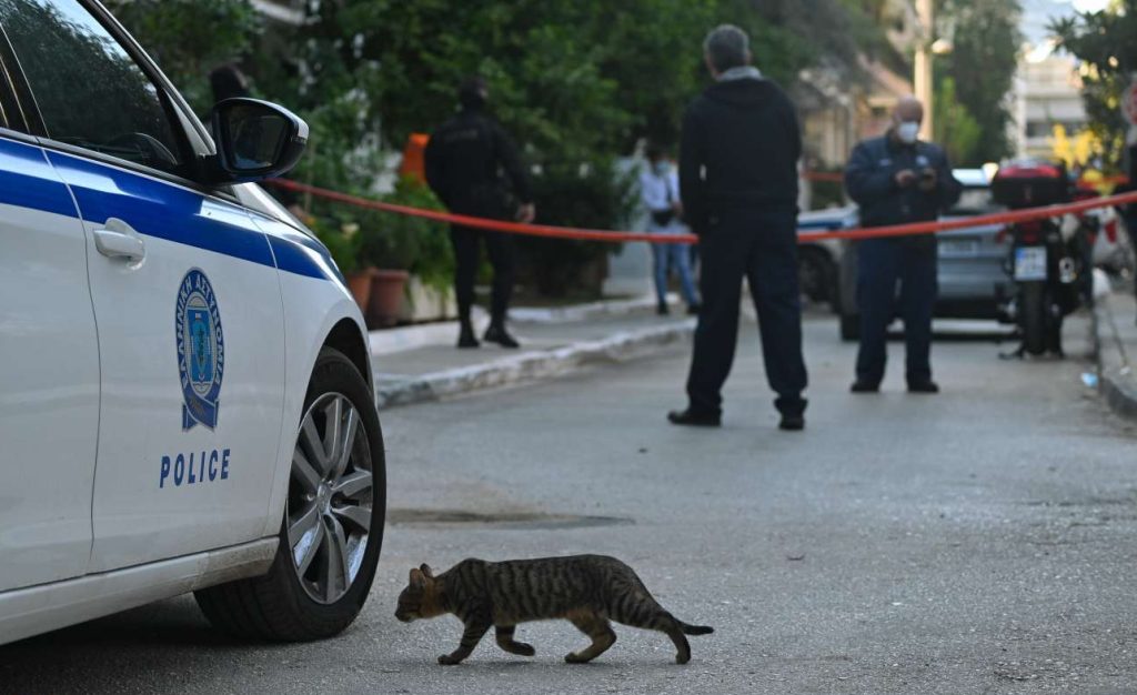 Νεκρός Ρομά στη Θήβα: Ποινική δίωξη για ανθρωποκτονία από πρόθεση στον αστυνομικό