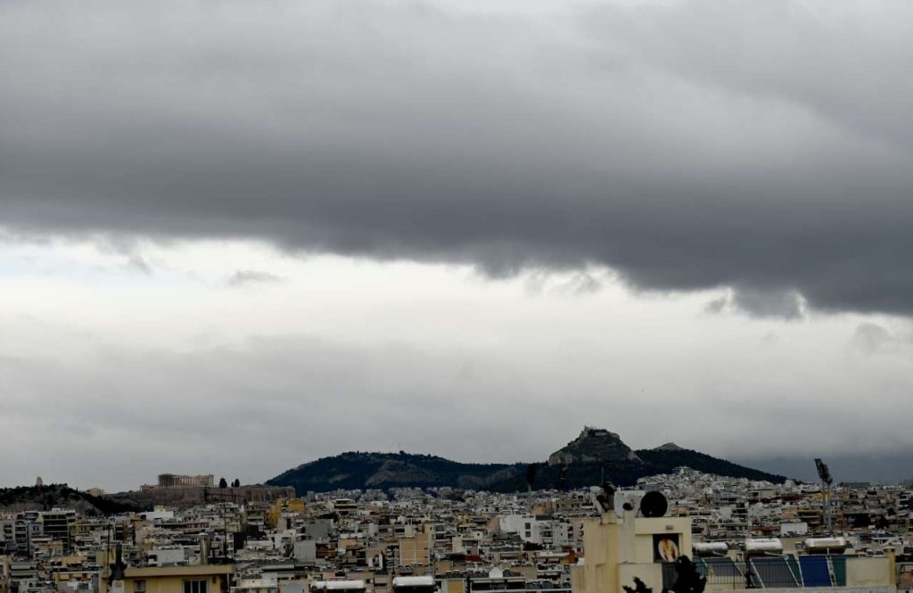 Θυελλώδεις βοριάδες και κάθετη πτώση της θερμοκρασίας από το βράδυ