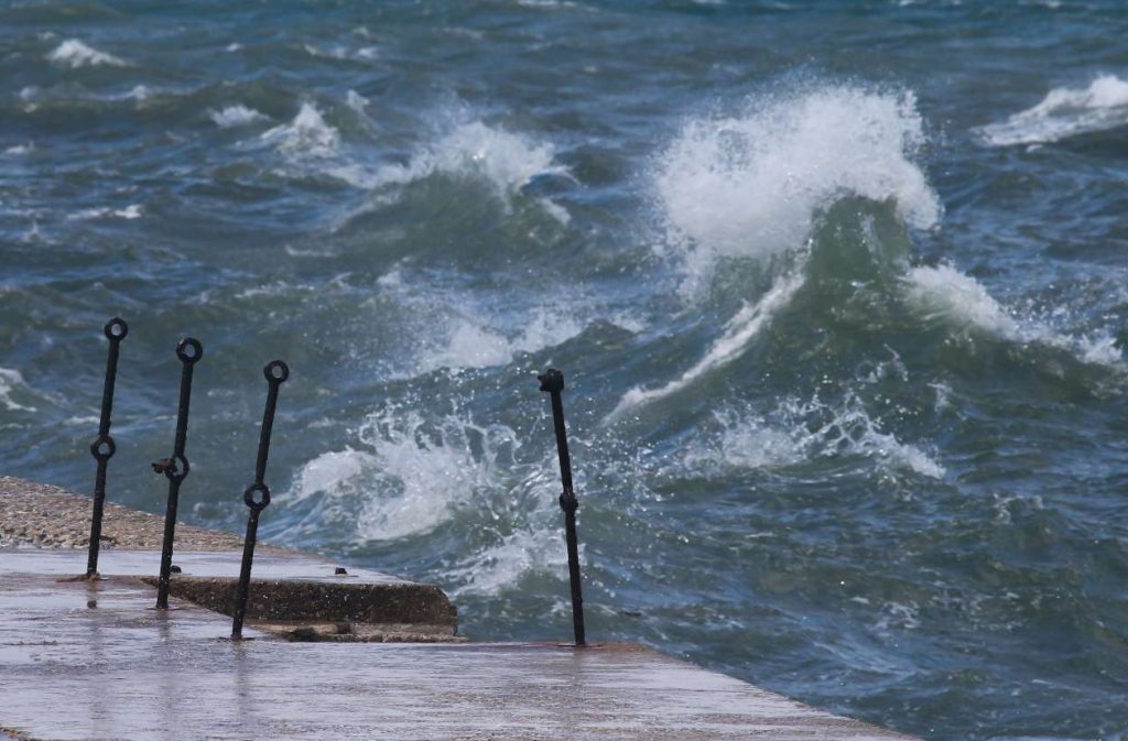 Εκτακτο δελτίο ΕΜΥ: Νοτιάδες 8 Μποφόρ, χαλάζι και βροχές