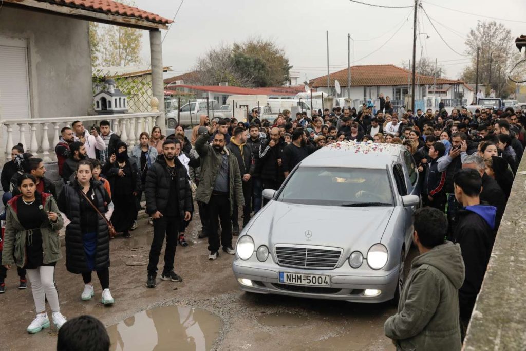 Σε δίκη ο 36χρονος αστυνομικός για τον θάνατο του 16χρονου Ρομά κατά τη διάρκεια καταδίωξης