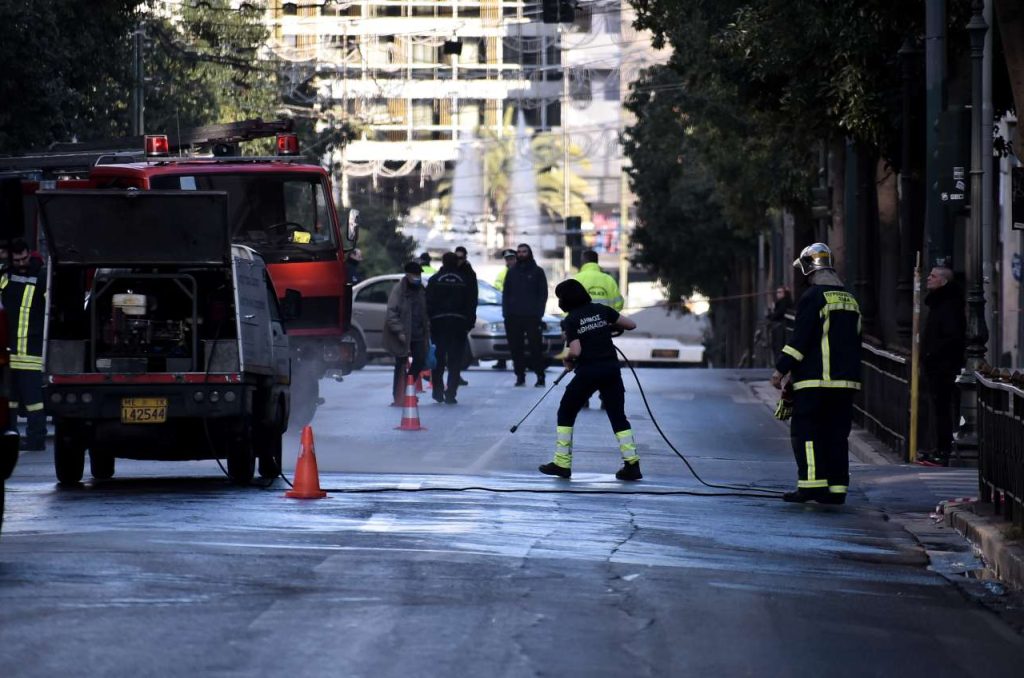 Ερευνα της αντιτρομοκρατικής για την έκρηξη βόμβας κοντά στο υπουργείο Εργασίας