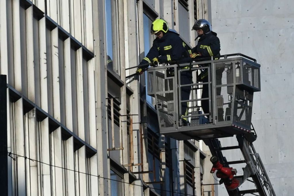 Βόμβα στο υπ. Εργασίας: «Εμπειροι» φαίνονται οι βομβιστές