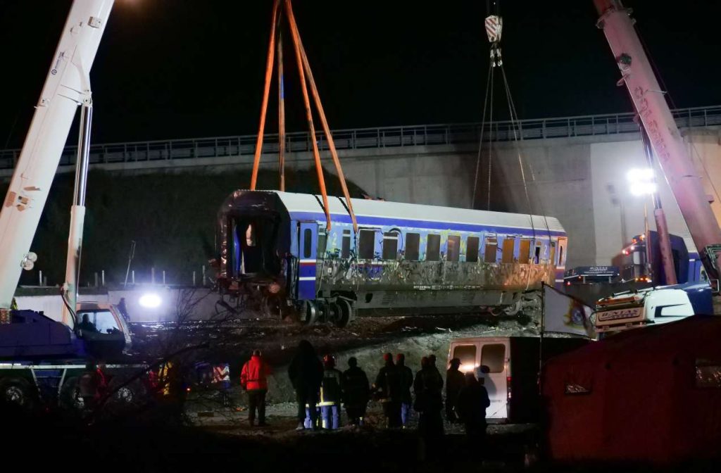 Τέμπη: Ελεύθεροι με εγγύηση άνω του €1 εκατ. οι δύο πρώτοι κατηγορούμενοι για τη σύμβαση 717