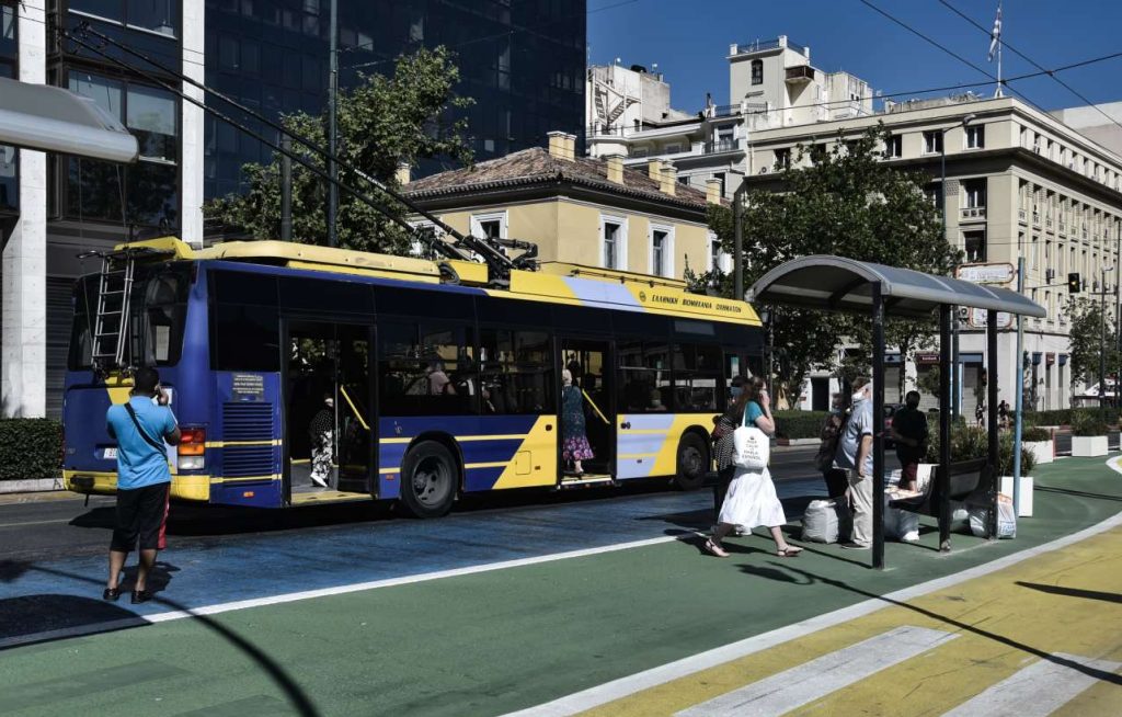 Ατύχημα με τουριστικό λεωφορείο στην Πανεπιστημίου – Εξι ελαφρά τραυματίες