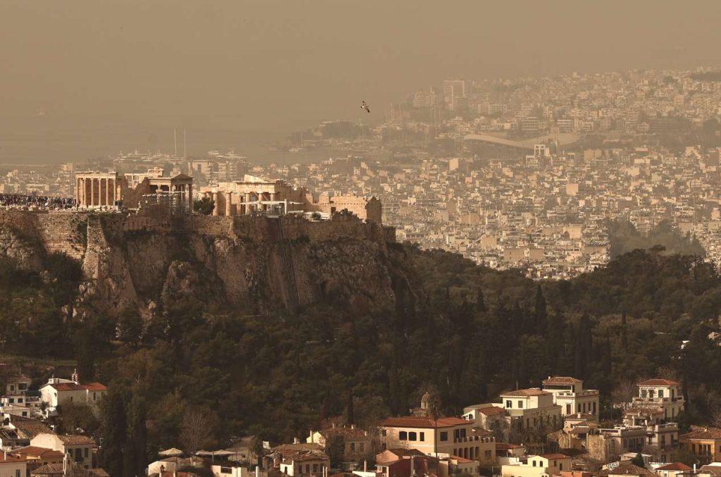 Δύσκολο διήμερο με ζέστη και αφρικανική σκόνη – «Αποφύγετε την έκθεση σε εξωτερικούς χώρους»