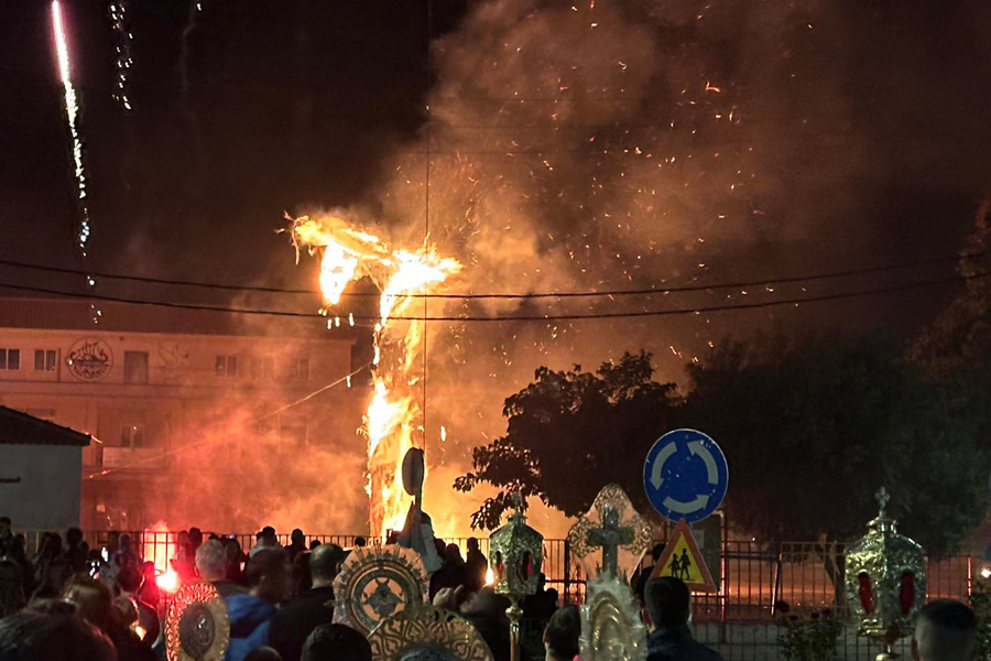 Πατέρας και κόρη τραυματίστηκαν από ναυτική φωτοβολίδα, 7 ακρωτηριασμοί από βεγγαλικά