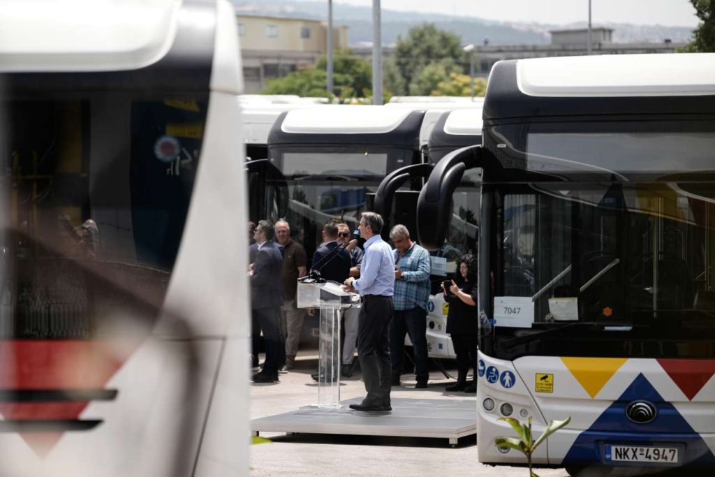 Στους δρόμους της Θεσσαλονίκης τα πρώτα ηλεκτρικά λεωφορεία – Μητσοτάκης: Είναι μόνο η αρχή