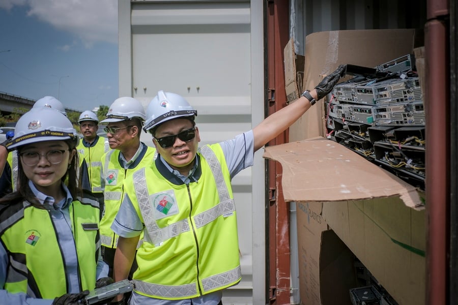 Μαλαισία: Κατέσχεσαν 100 κοντέινερ γεμάτα ηλεκτρονικά «σκουπίδια» από τη Δύση