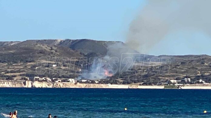 Ηχησε το 112 για φωτιά στη Μήλο