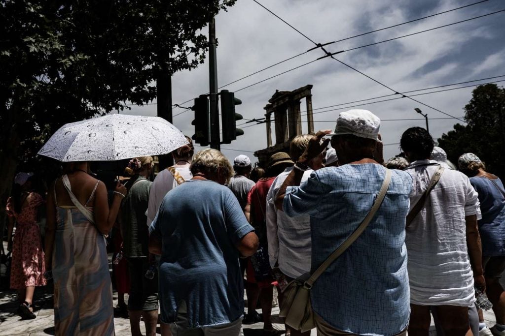 Εκτακτα μέτρα για την προστασία εργαζομένων από την επέλαση του καύσωνα