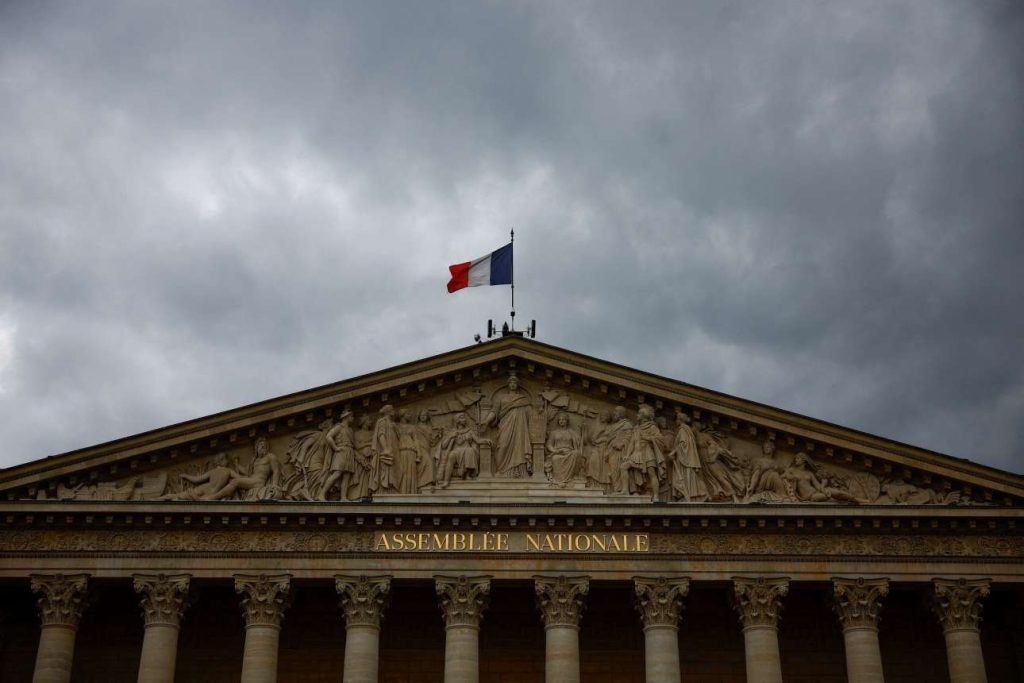 Γαλλία: Κοινό μέτωπο εναντίον της Λεπέν – Αποσύρθηκαν 221 αριστεροί και κεντρώοι υποψήφιοι