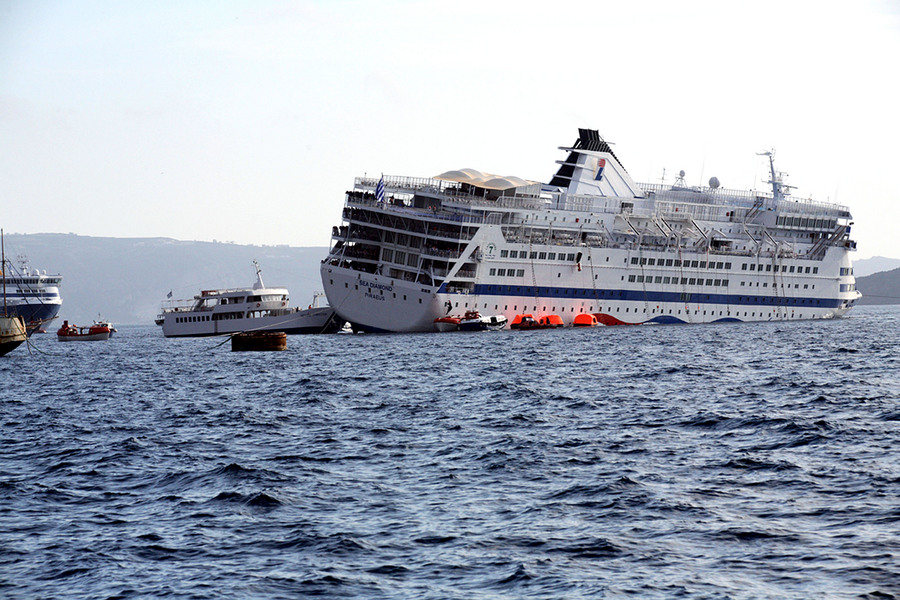 «Sea Diamond»: Πρόστιμο εκατομμυρίων για το ναυάγιο του 2007 στη Σαντορίνη