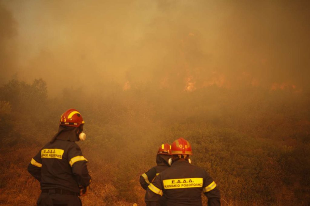 Η Τουρκία προσφέρεται να στείλει βοήθεια για τις πυρκαγιές