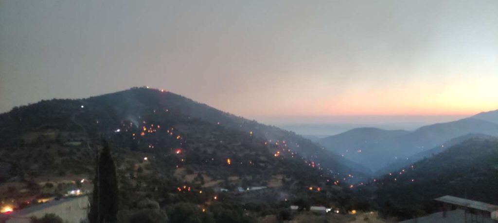 Ρέθυμνο: Τρίτη ημέρα μάχης με τις φλόγες, ανυπολόγιστες ζημιές στις καλλιέργειες