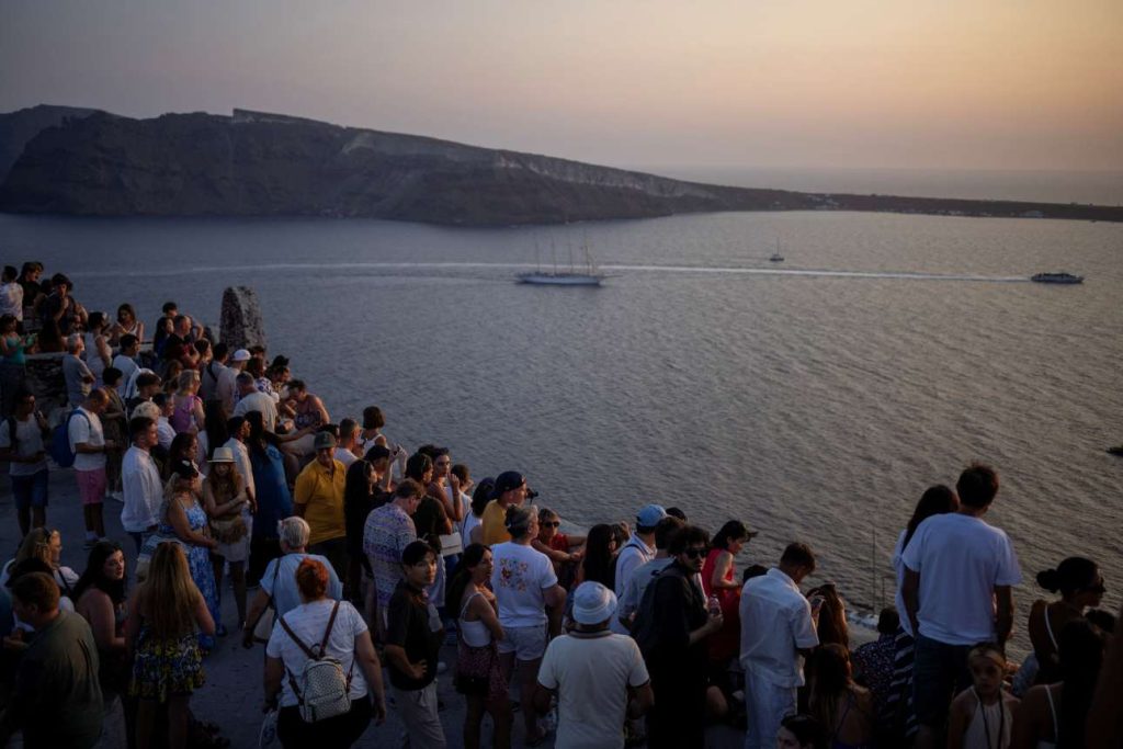 CNN: Κι όμως, η Σαντορίνη είναι άδεια!