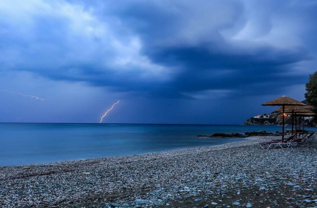 Εκτακτο δελτίο επιδείνωσης καιρού από την ΕΜΥ: Καταιγίδες, χαλαζοπτώσεις και κεραυνοί