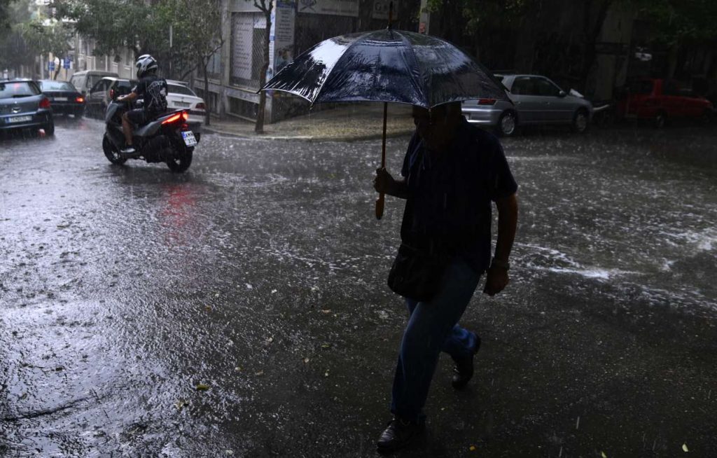 Κακοκαιρία: Μήνυμα 112 στην Πελοπόννησο – Ερχονται ισχυρές καταιγίδες