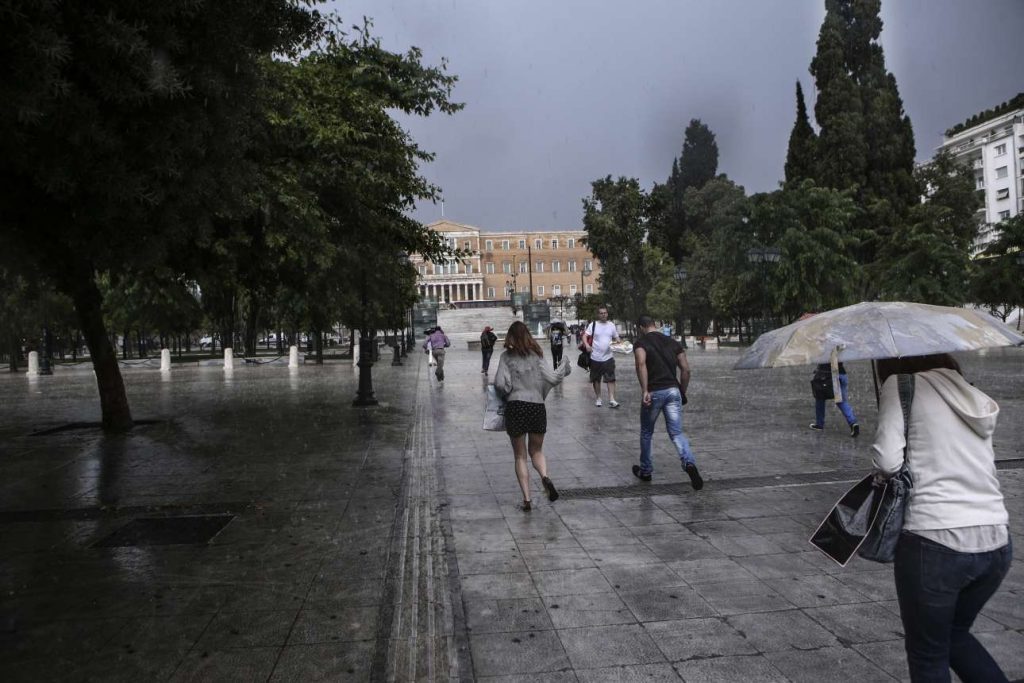 Καταιγίδες, κεραυνοί και χαλάζι από το απόγευμα – Πότε θα βρέξει στην Αθήνα