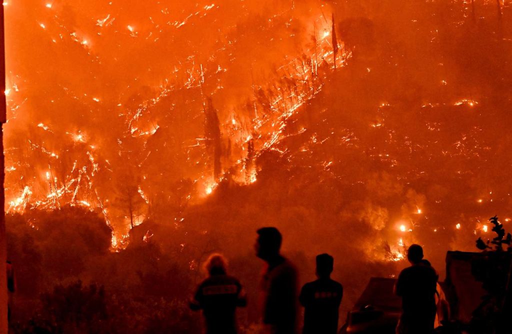 Δύο νεκροί στη μεγάλη φωτιά στο Ξυλόκαστρο