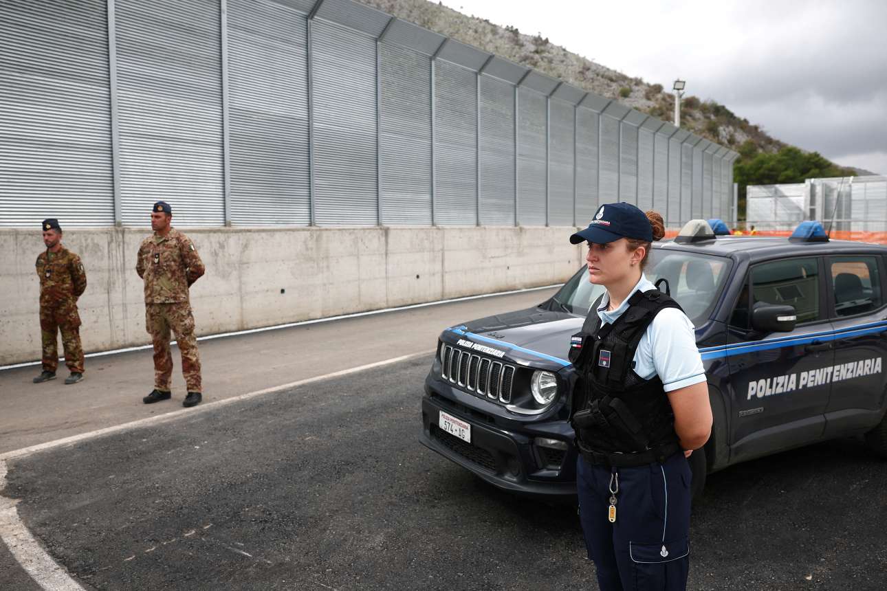 Η Ιταλία έστειλε τους πρώτους αιτούντες άσυλο στην Αλβανία