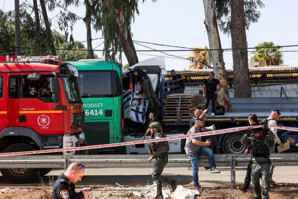 Ισραήλ: Φορτηγό έπεσε σε στάση λεωφορείου – τουλάχιστον 35 τραυματίες