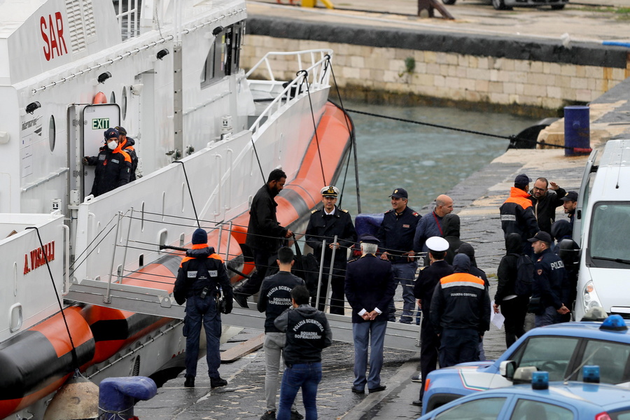 Το κόλπο της Μελόνι για να σώσει τη συμφωνία με τον Ράμα για τους μετανάστες